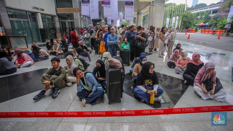 Pengunjung memadati event kecantikan Jakarta X Beauty 2025 di Jakarta International Convention Center (JICC), Jakarta, Kamis (3/7/2025). (CNBC Indonesia/Faisal Rahman)