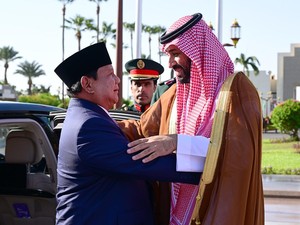 Momen Hangat Prabowo Disambut Pangeran MBS di Istana Al-Salam Jeddah