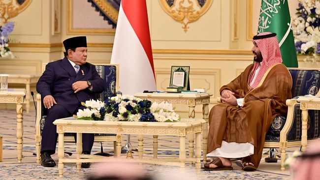 RI-Saudi Pererat Sinergi Haji dan Umrah, Prabowo Salat Dalam Ka'Bah