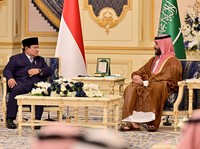 RI-Saudi Pererat Sinergi Haji & Umrah, Prabowo Salat Dalam Ka'Bah