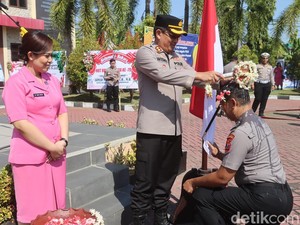 AKBP Wisnu Wardana Pimpin Kenaikan Pangkat 36 Anggota Polres Probolinggo