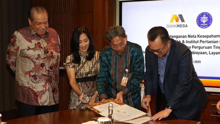 Rektor IPB Berfoto Bersama Komisaris Utama Bank Mega