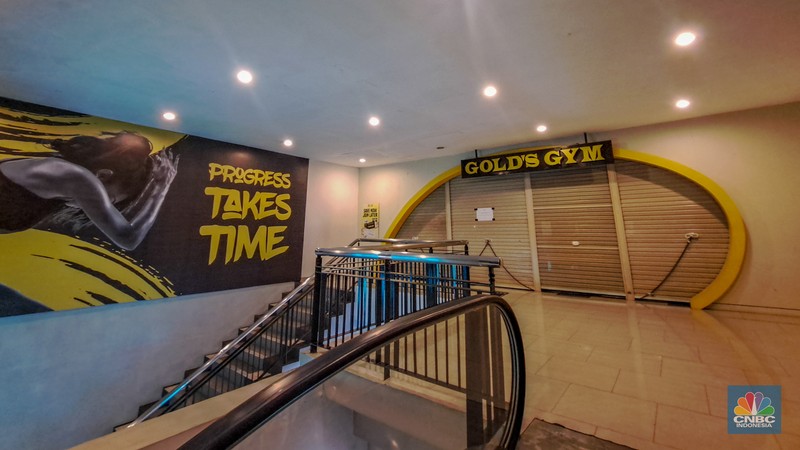 Suasana cabang klub kebugaran Gold's Gym yang telah tutup di Townsquare Cilandak (Citos), Jakarta, Kamis (3/7/2025). (CNBC Indonesia/Faisal Rahman) Suasana cabang klub kebugaran Gold's Gym yang telah tutup di Townsquare Cilandak (Citos), Jakarta, Kamis (3/7/2025). (CNBC Indonesia/Faisal Rahman)