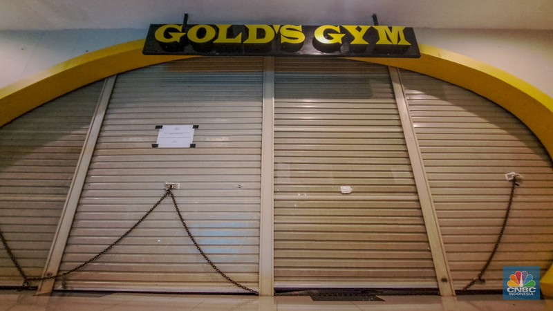 Suasana cabang klub kebugaran Gold's Gym yang telah tutup di Townsquare Cilandak (Citos), Jakarta, Kamis (3/7/2025). (CNBC Indonesia/Faisal Rahman) Suasana cabang klub kebugaran Gold's Gym yang telah tutup di Townsquare Cilandak (Citos), Jakarta, Kamis (3/7/2025). (CNBC Indonesia/Faisal Rahman)