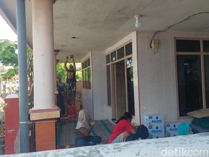 Suasana Duka Kediaman Korban KMP Tunu Pratama Jaya di Probolinggo