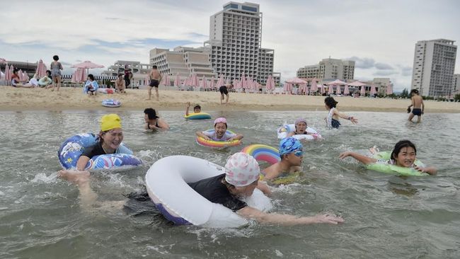 Potret Langka Wisata Pantai bak Ancol Versi Korea Utara