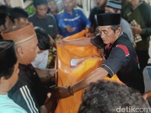 Jenazah Korban KMP Tunu Pratama Jaya Disambut Tangis Keluarga di Rumah Duka