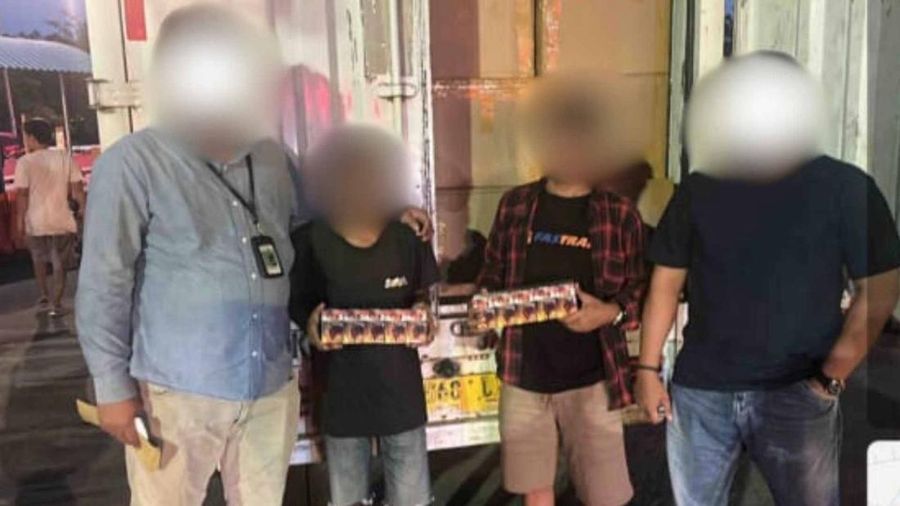 Kanwil Bea Cukai Jawa Tengah dan DIY menggagalkan penyelundupan 2,4 juta batang rokok tanpa pita cukai di Gerbang Tol Banyumanik, Semarang, pada Rabu (2/7). (Dok. Bea Cukai)
