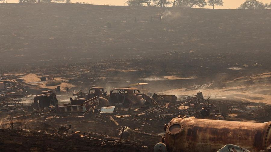 Kolom asap mengepul dari Kebakaran Madre dekat New Cuyama, California, AS, 3 Juli 2025. (REUTERS/David Swanson)