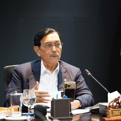 Luhut Uji Coba Digitalisasi Bansos, Banyuwangi Jadi Percontohan