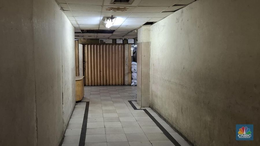 Kondisi Pasar Jatinegara Jakarta Timur juga sudah mulai sepi pelanggan, Jumat (4/7/2025). (CNBC Indonesia/Chandra Dwi Pranata)