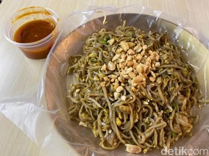 Video: Uniknya Pad Thai dengan Siraman Kuah Gurih