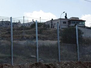 Israel Pasang Pagar Besi Setinggi 5 Meter, Kota di Tepi Barat Jadi Penjara