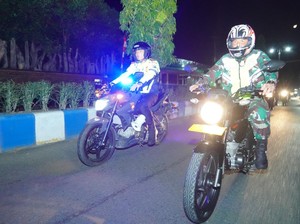 Ratusan Polisi Kawal Massa PSH Winongo dari Ponorogo ke Madiun