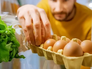 Pria Ini Kesal Stok Makanannya Sering Diambil Teman Satu Apartemen