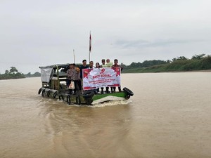 Program Jalur Polda Riau Menembus Pesisir Desa di Inhu yang Tak Berlistrik