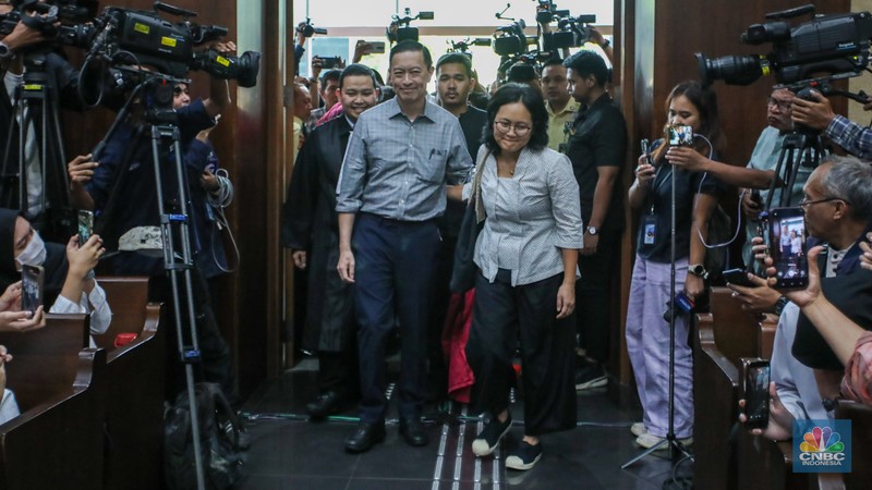 Terdakwa kasus Importasi gula sekaligus Mantan Menteri Perdagangan Thomas Trikasih Lembong alias Tom Lembong saat menjalani sidang dengan agenda pembacaan tuntutan di Pengadilan Tipikor, Jakarta, Jumat (4/7/2025). (CNBC Indonesia/Faisal Rahman)