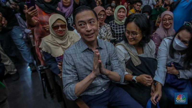 Terdakwa kasus Importasi gula sekaligus Mantan Menteri Perdagangan Thomas Trikasih Lembong alias Tom Lembong saat menjalani sidang dengan agenda pembacaan tuntutan di Pengadilan Tipikor, Jakarta, Jumat (4/7/2025). (CNBC Indonesia/Faisal Rahman)