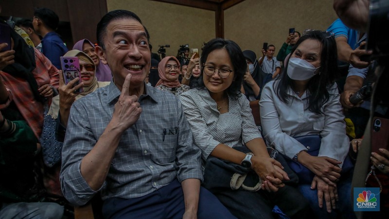 Terdakwa kasus Importasi gula sekaligus Mantan Menteri Perdagangan Thomas Trikasih Lembong alias Tom Lembong saat menjalani sidang dengan agenda pembacaan tuntutan di Pengadilan Tipikor, Jakarta, Jumat (4/7/2025). (CNBC Indonesia/Faisal Rahman)