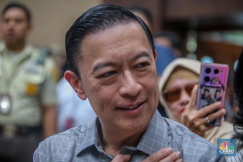 Terdakwa kasus Importasi gula sekaligus Mantan Menteri Perdagangan Thomas Trikasih Lembong alias Tom Lembong saat menjalani sidang dengan agenda pembacaan tuntutan di Pengadilan Tipikor, Jakarta, Jumat (4/7/2025). (CNBC Indonesia/Faisal Rahman)