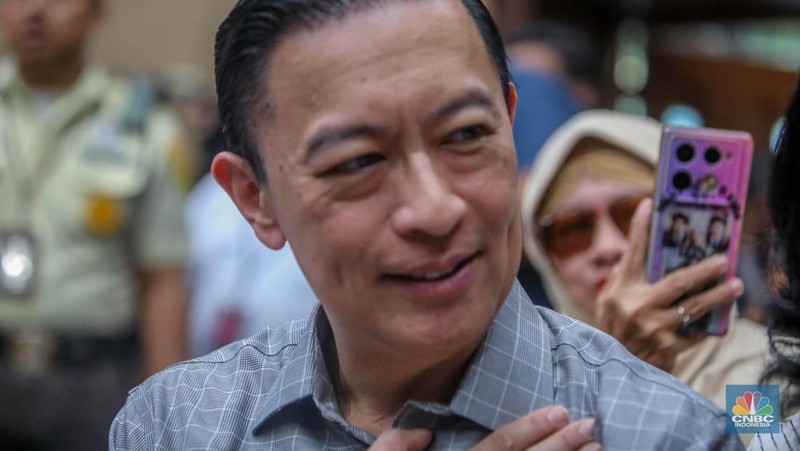 Terdakwa kasus Importasi gula sekaligus Mantan Menteri Perdagangan Thomas Trikasih Lembong alias Tom Lembong saat menjalani sidang dengan agenda pembacaan tuntutan di Pengadilan Tipikor, Jakarta, Jumat (4/7/2025). (CNBC Indonesia/Faisal Rahman)