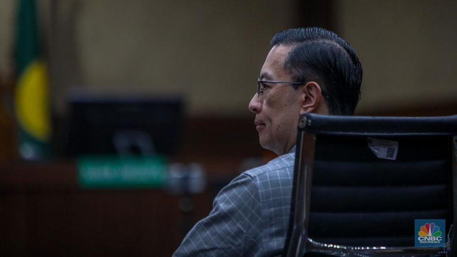 Terdakwa kasus Importasi gula sekaligus Mantan Menteri Perdagangan Thomas Trikasih Lembong alias Tom Lembong saat menjalani sidang dengan agenda pembacaan tuntutan di Pengadilan Tipikor, Jakarta, Jumat (4/7/2025). (CNBC Indonesia/Faisal Rahman)