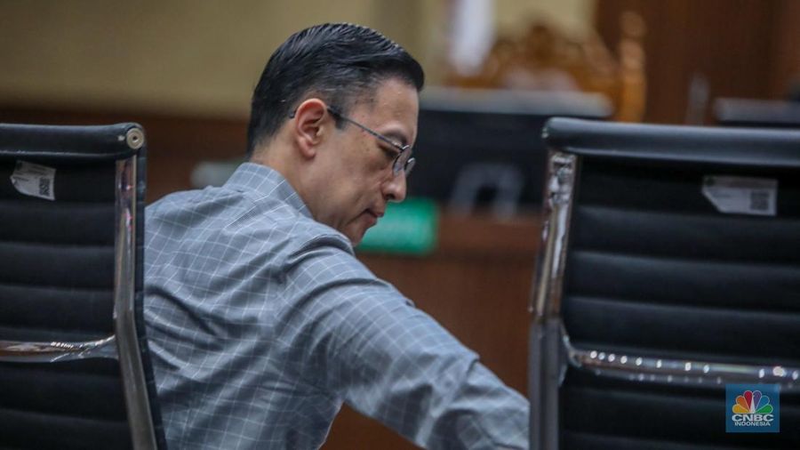 Terdakwa kasus Importasi gula sekaligus Mantan Menteri Perdagangan Thomas Trikasih Lembong alias Tom Lembong saat menjalani sidang dengan agenda pembacaan tuntutan di Pengadilan Tipikor, Jakarta, Jumat (4/7/2025). (CNBC Indonesia/Faisal Rahman)