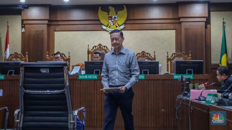 Terdakwa kasus Importasi gula sekaligus Mantan Menteri Perdagangan Thomas Trikasih Lembong alias Tom Lembong saat menjalani sidang dengan agenda pembacaan tuntutan di Pengadilan Tipikor, Jakarta, Jumat (4/7/2025). (CNBC Indonesia/Faisal Rahman)