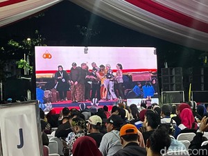Momen Kapolri-Ketua MA Nyanyi Koyo Jogja Istimewa di Pagelaran Wayang Kulit