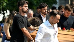 Video: Suasana Pemakaman Diogo Jota, Ruben Neves Angkat Peti Jenazah
