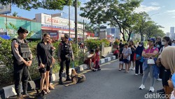 Kala Anjing K9 Jadi Kerumunan Selfie Warga di CFD Depok