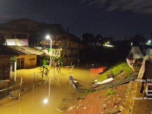 Banjir Jakarta Meluas: 86 RT Terendam Banjir, Ada yang Capai 2,7 Meter