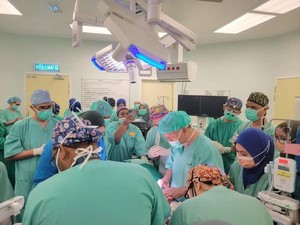 Momen Dokter di Malaysia Sukses Operasi Bayi Kembar Siam Langka, Prosesnya 13 Jam