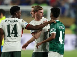 Cole Palmer Ajak Ngobrol Estevao, tapi...