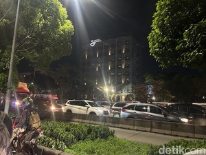 Jalan Daan Mogot Arah Tangerang Banjir, Banyak Pemotor Pilih Putar Balik