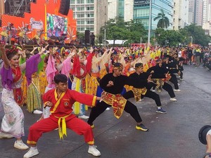 Momen Artis Ikut Unjuk Gigi Seni Silat & Tari di Jakarta dalam Warna