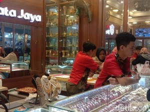 Tahun Ajaran Baru, Ramai Warga Malang Jual Emas untuk Biaya Sekolah