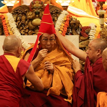Potret Ulang Tahun ke-90 Dalai Lama, Siap Hidup hingga 130 Tahun