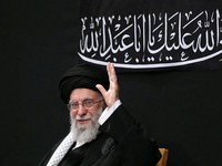Potret Khamenei Muncul di Publik Usai 