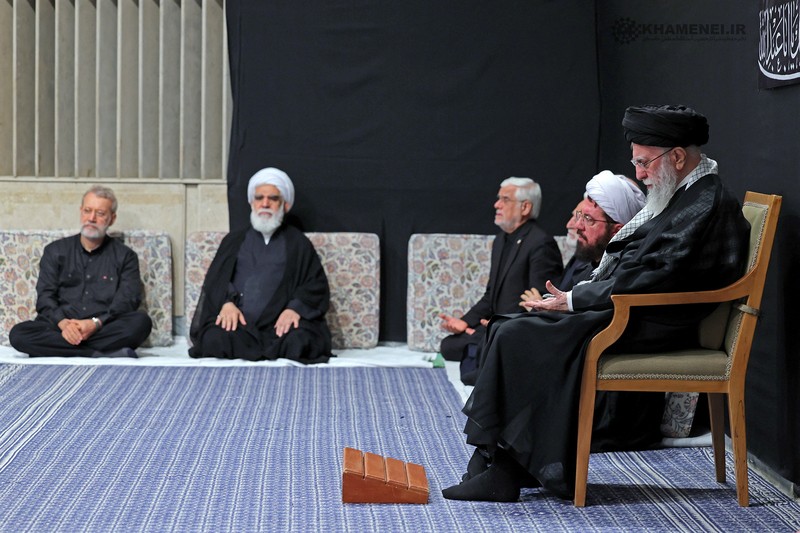 Pemimpin Tertinggi Iran Ayatollah Ali Khamenei menghadiri upacara untuk memperingati Asyura, hari paling suci dalam kalender Muslim Syiah, di Teheran, Iran, 5 Juli 2025. Pemimpin Tertinggi Iran Ayatollah Ali Khamenei menghadiri upacara untuk memperingati Asyura, hari paling suci dalam kalender Muslim Syiah, di Teheran, Iran, 5 Juli 2025. (Office of the Iranian Supreme Leader/WANA (West Asia News Agency)/Handout via REUTERS)