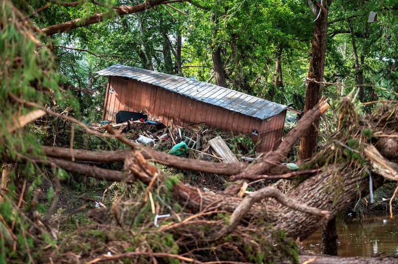 Barang-barang berserakan di dalam kabin di Camp Mystic setelah banjir mematikan di Kerr County, Texas, AS, 5 Juli 2025. Barang-barang berserakan di dalam kabin di Camp Mystic setelah banjir mematikan di Kerr County, Texas, AS, 5 Juli 2025. (REUTERS/Sergio Flores)