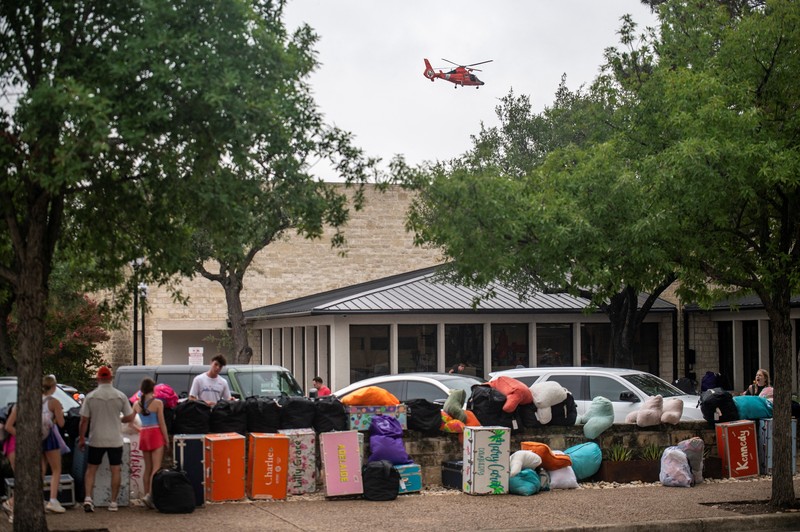 Barang-barang berserakan di dalam kabin di Camp Mystic setelah banjir mematikan di Kerr County, Texas, AS, 5 Juli 2025. Barang-barang berserakan di dalam kabin di Camp Mystic setelah banjir mematikan di Kerr County, Texas, AS, 5 Juli 2025. (REUTERS/Sergio Flores)