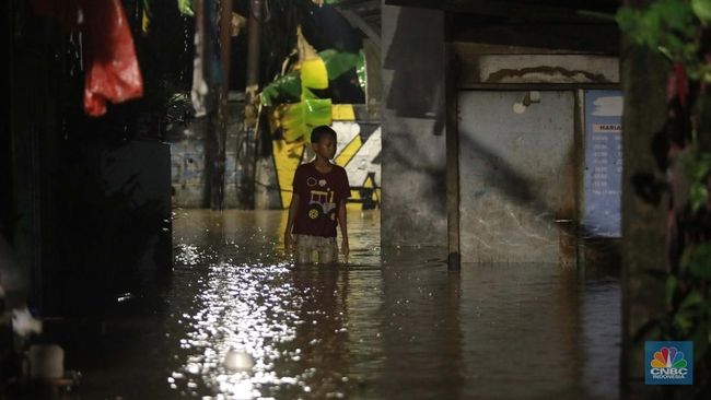 Ratusan Warga Jakarta Tinggalkan Rumah, BNPB Ingatkan Waspada Air Naik