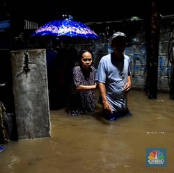 BMKG: Semarang-Serang Panas Mendidih, Jabar-Papua Siaga Hujan Lebat