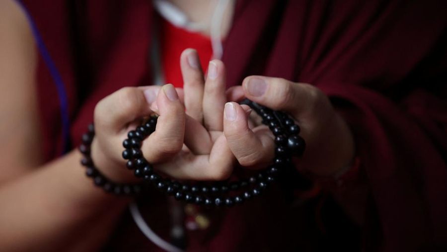 Para biksu Tibet berkumpul untuk aktivitas angan nan diadakan untuk menghormati umur panjang pemimpin spiritual Tibet Dalai Lama di kuil Dalai Lama di kota perbukitan utara Dharamshala, India, 5 Juli 2025. Para biksu Tibet berkumpul untuk aktivitas angan nan diadakan untuk menghormati umur panjang pemimpin spiritual Tibet Dalai Lama di kuil Dalai Lama di kota perbukitan utara Dharamshala, India, 5 Juli 2025. (REUTERS/Anushree Fadnavis)