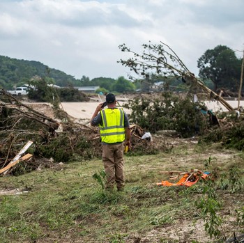 Camping Berujung Maut! 15 Anak Tewas & 27 Hilang Disapu Banjir