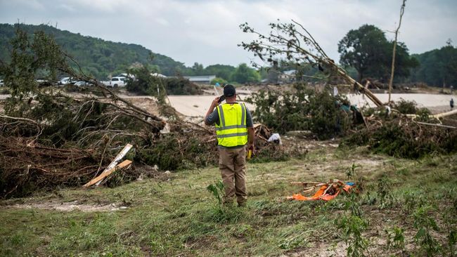 Camping Berujung Maut! 15 Anak Tewas dan 27 Hilang Disapu Banjir