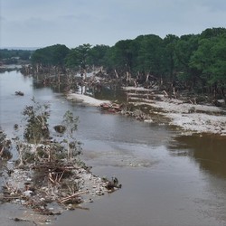 Banjir Bandang Tewaskan 51 Orang, 27 Anak-anak Hilang Terseret Air Bah