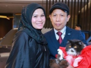 Pengakuan Pengusaha Hijab yang Berikan Hadiah Mobil BMW untuk Kucingnya