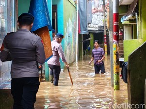 Banjir Masih Melanda Kebon Pala Jaktim, Tinggi Air 50-75 Cm